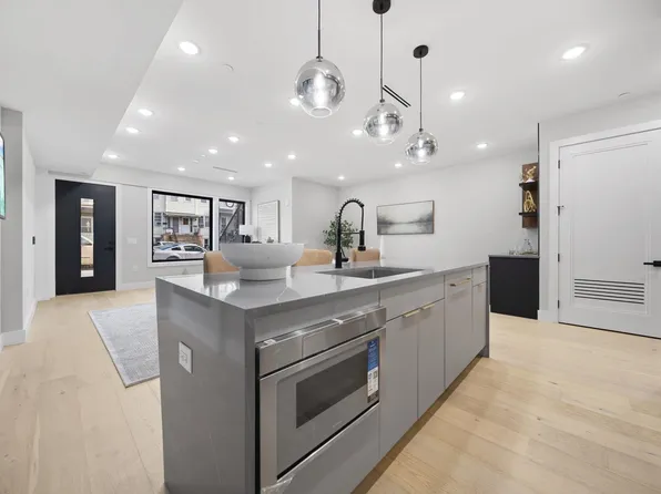 373 New York Avenue image 8 of 25