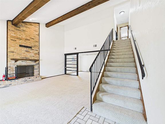 2nd image of 4701 NE Macarthur Cir
