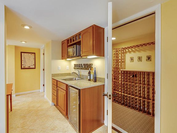 5th image of W139N6417 Manor Hills Blvd