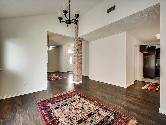 4th image of 917 Wyndham Pl