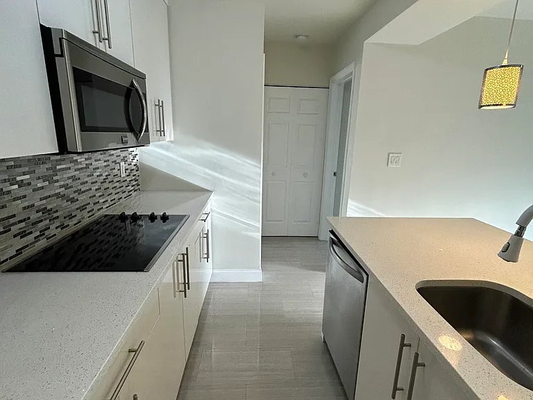 916 NE 15th Ave #3 — Photo 8