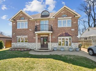 7039 Simpson St, Morton Grove, IL 60053