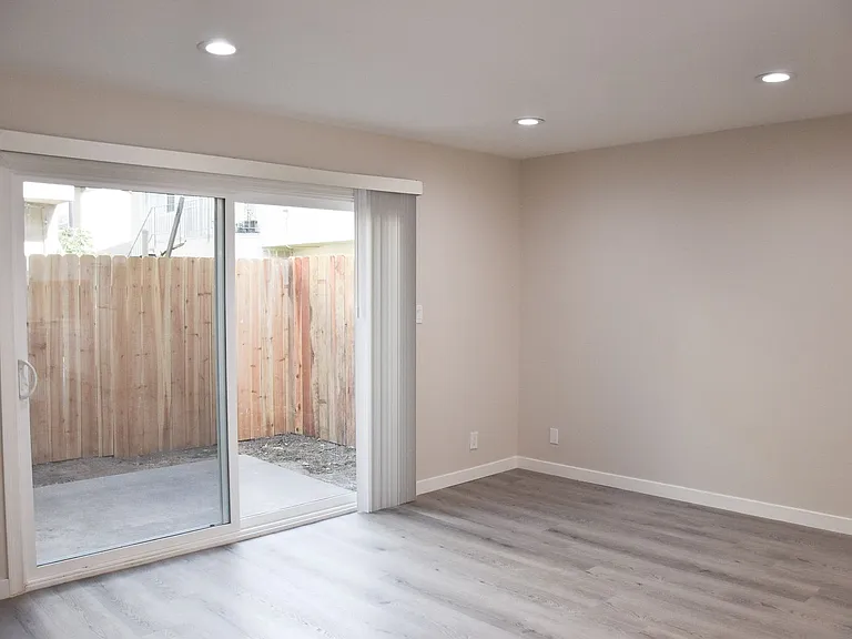 815 N Olive St — Photo 9