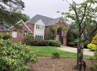 47 Westmount Dr, Livingston, NJ 07039