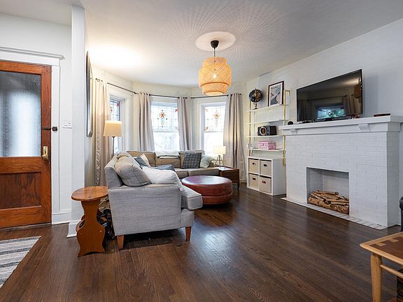 3rd image of 5158 W Montrose Ave APT 1