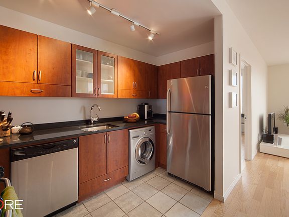 3rd image of 68 Bradhurst Ave APT 7H