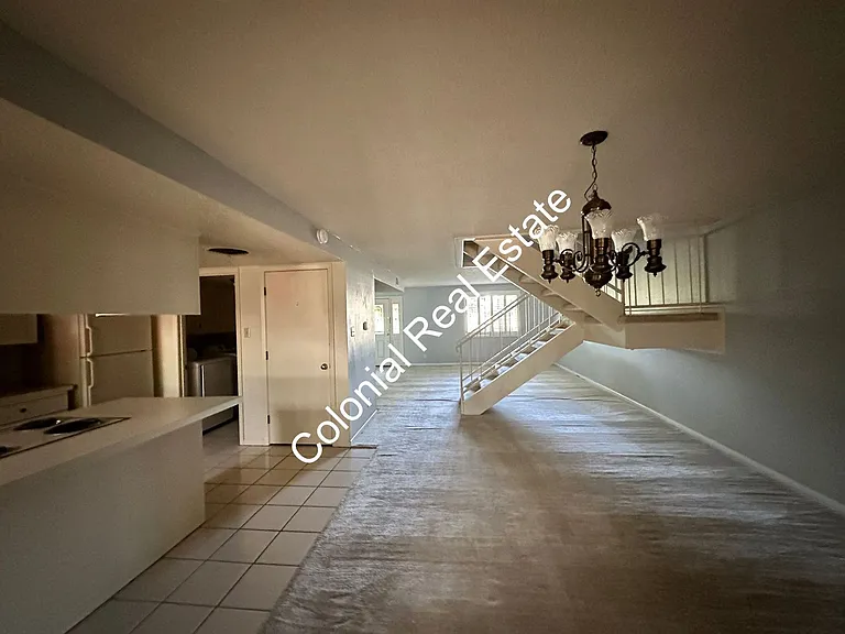 1281 Colonial Pkwy — Photo 3
