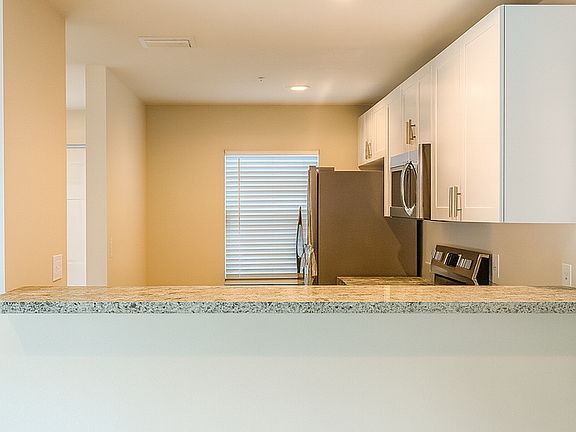 5th image of 1631 SW 1st Ave APT 105
