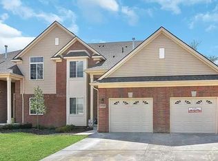 29508 Woodpark Cir, Warren, MI 48092