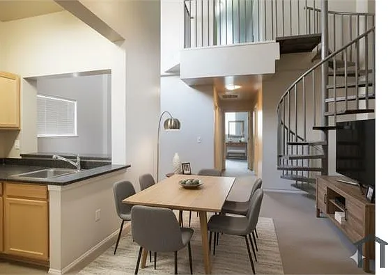 242 S Broadway — Photo 4