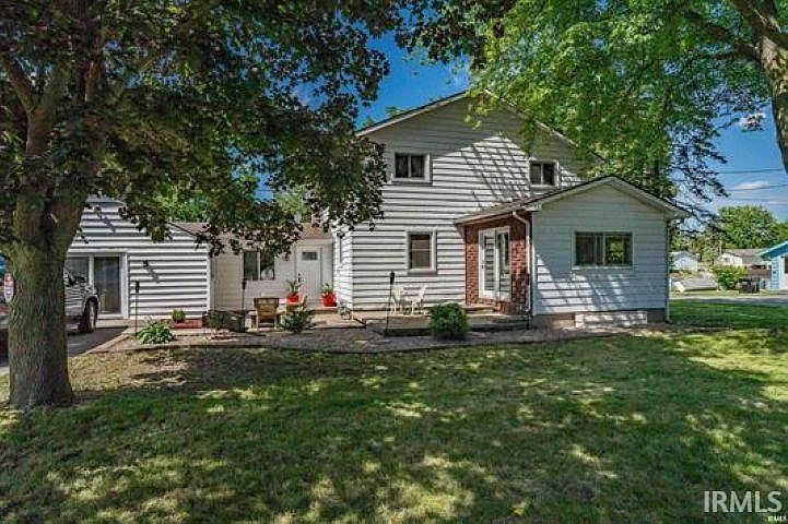 1st image of 230 E Chestnut St