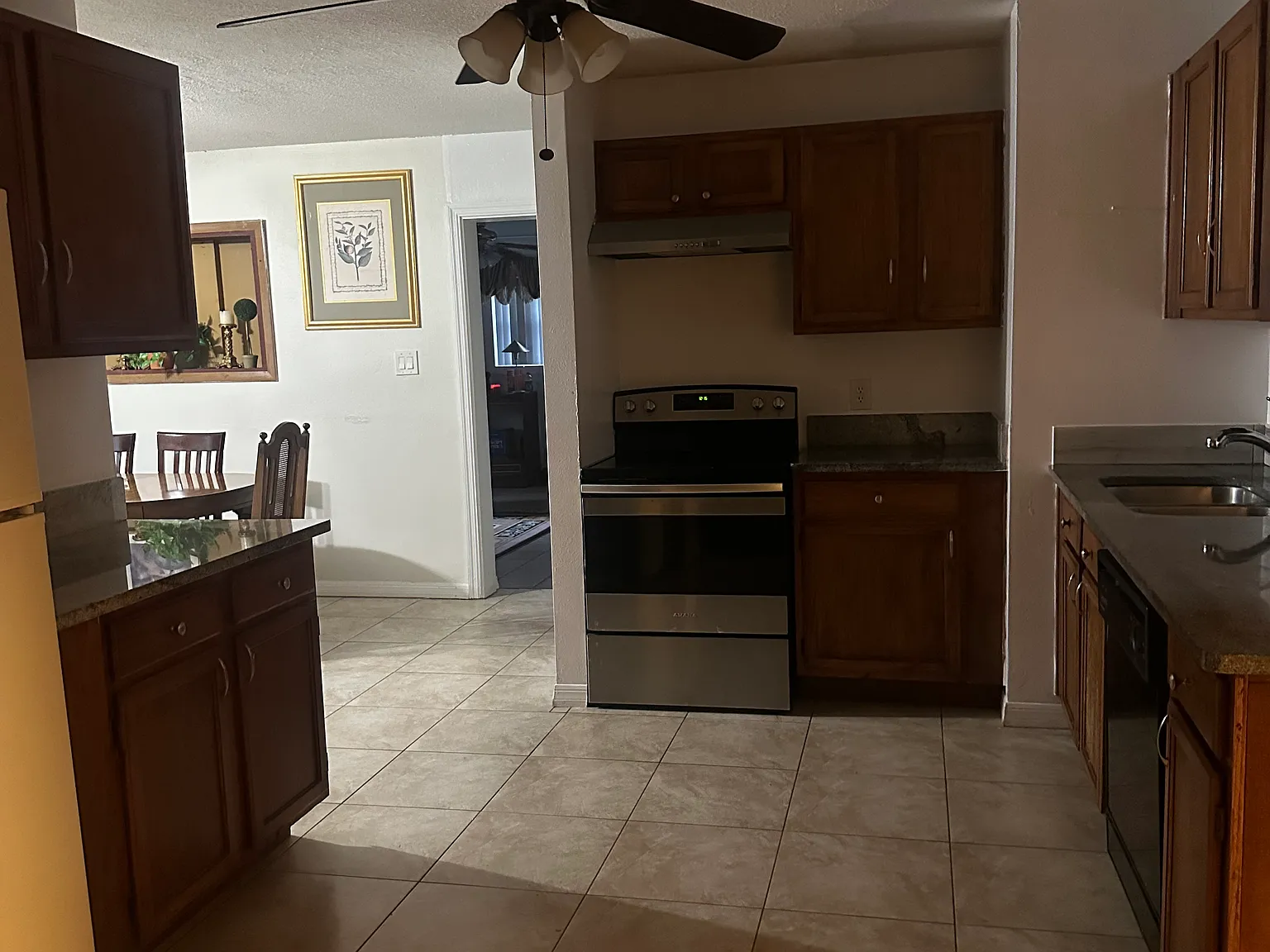 901 S Park Ct — Photo 4