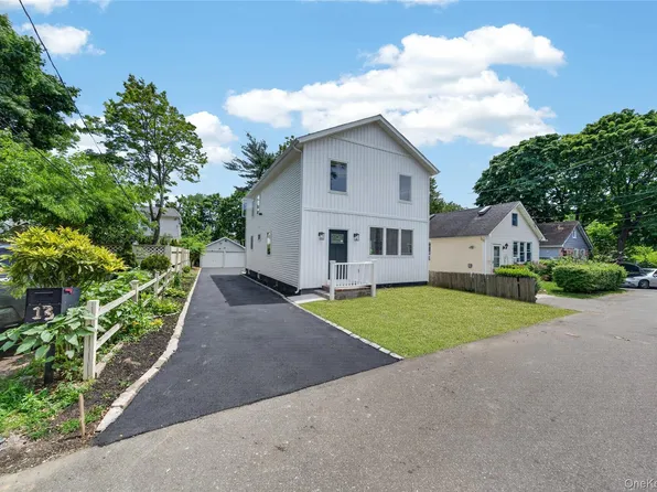 15 Grand Place, Huntington Station, NY 11746