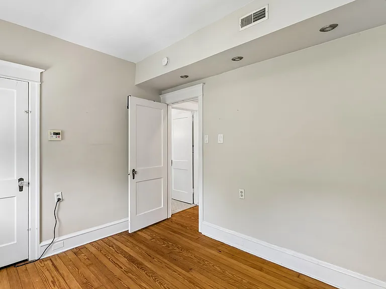 527 S 7th St — Photo 33