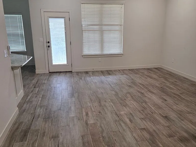 2143 Sweetwater Ranch Ave — Photo 5
