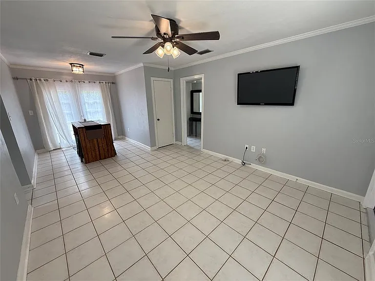 313 NW 34th Dr — Photo 4