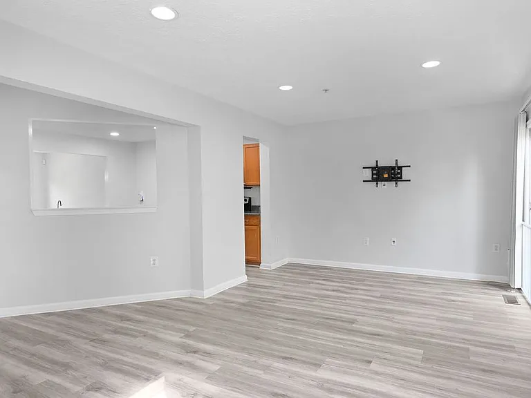 9958 Royal Commerce Pl #MAIN — Photo 2