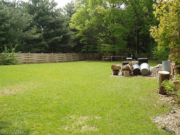 4th image of 1608 Sun Prairie Dr