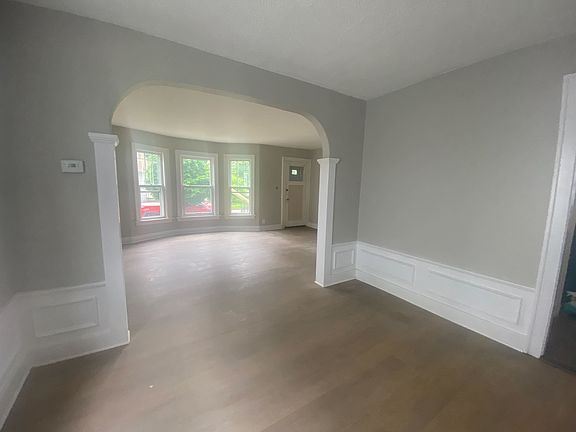 3rd image of 438 Taunton Pl Floor 1