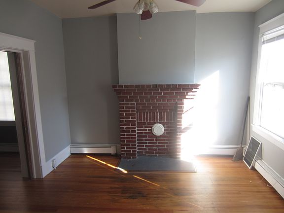 3rd image of 2114 1/2 E Leigh St
