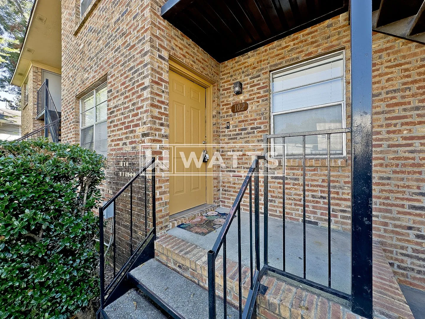 Convenient 2-Bedroom Apartment Behind Dreamland Bar-B-Q — Photo 4