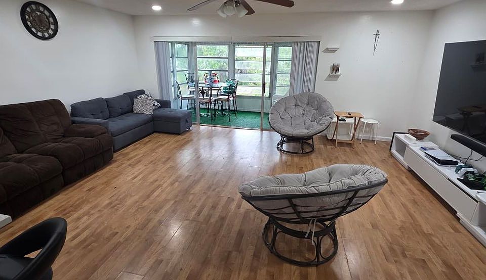 1st image of 725 Lori Dr APT 204
