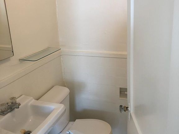 5th image of 2621 Stuart Ave APT 3