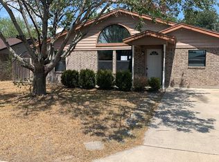 448 Melody Ln, Uvalde, TX 78801