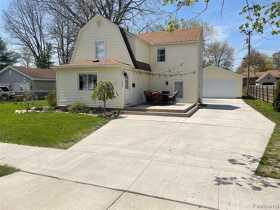 1642 Vermont Ave, Marysville, MI 48040 Zillow