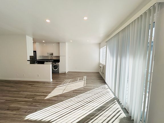3rd image of 11825 National Blvd APT 6