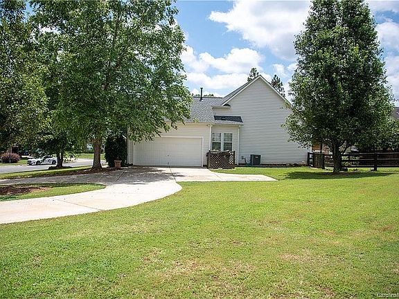Circle driveway