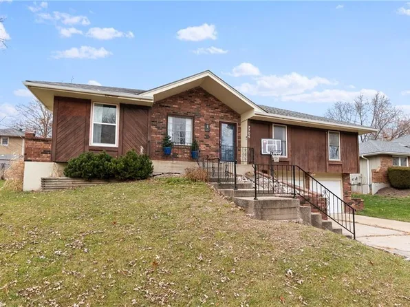 7704 N Stoddard Ave, Kansas City, MO 64152
