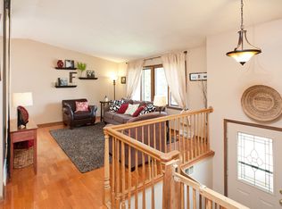 832 Sherwood Rd, Shoreview, MN 55126