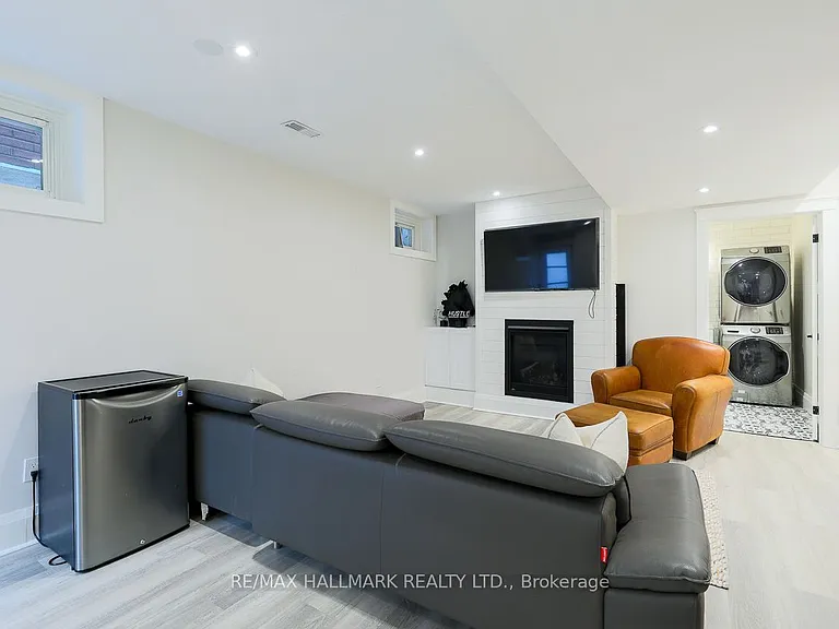 35 Dingwall Ave — Photo 28