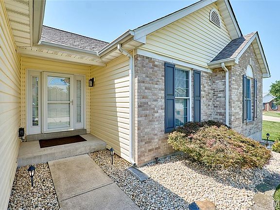 5th image of 28 Jacobs Ct W