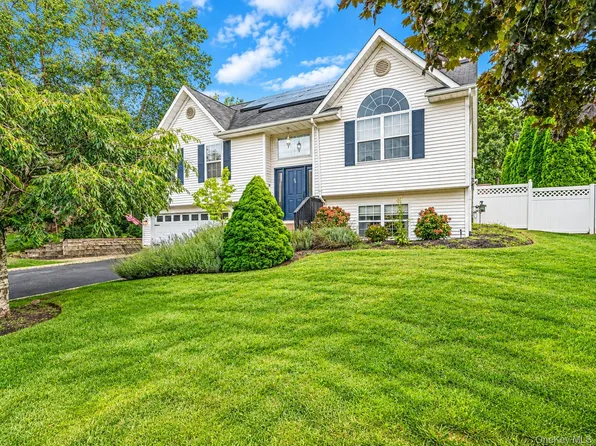 56 Beechwood Drive, Manorville, NY 11949