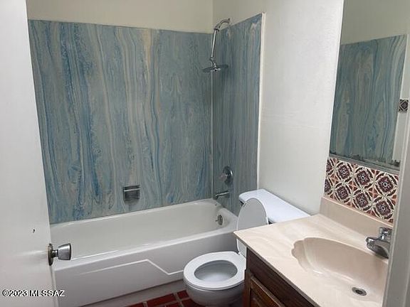 3rd image of 801 N Camino Seco