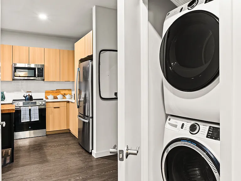 Model Unit - Full-size Washer & Dryer