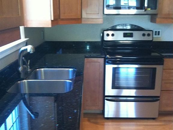 4th image of 1573 Claremont Dr