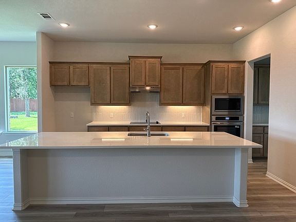 3rd image of 412 Guadeloupe Ln