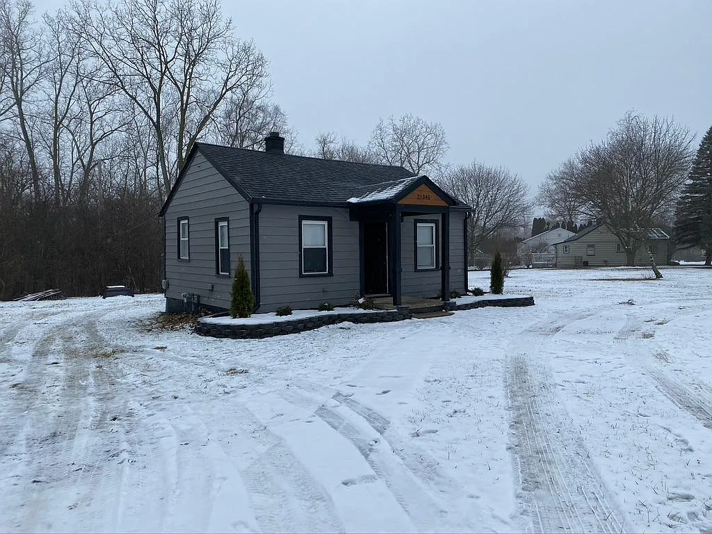 21345 Cass St photo 1