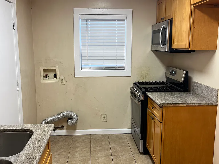 1148 1/2 E Arcadia Ct — Photo 6
