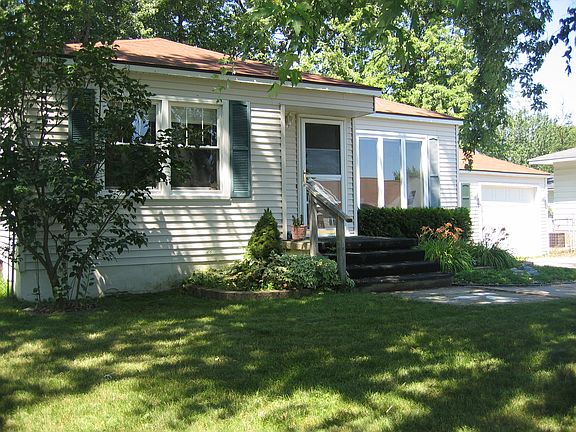 2nd image of 537 Cloverdale Ave NW