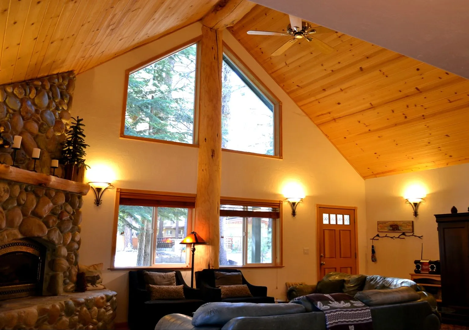 Sweet 2BD Cabin! Avail for a 3-6 month Winter lease! Available 12/01/26- 3/31/27 — Photo 3