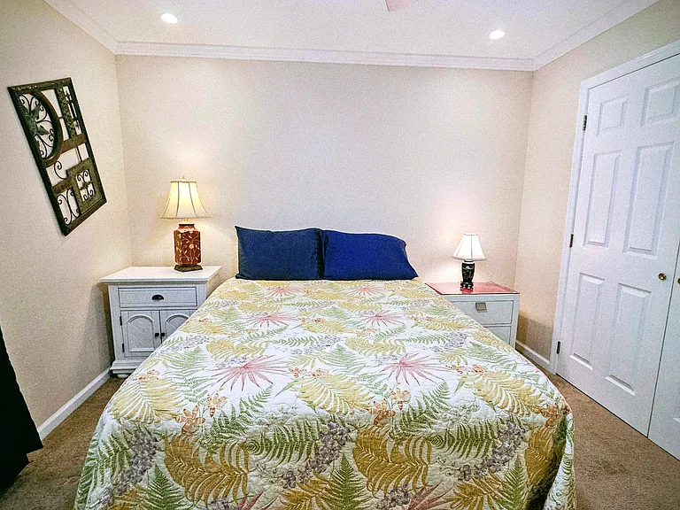 3rd bedroom-queen bed
