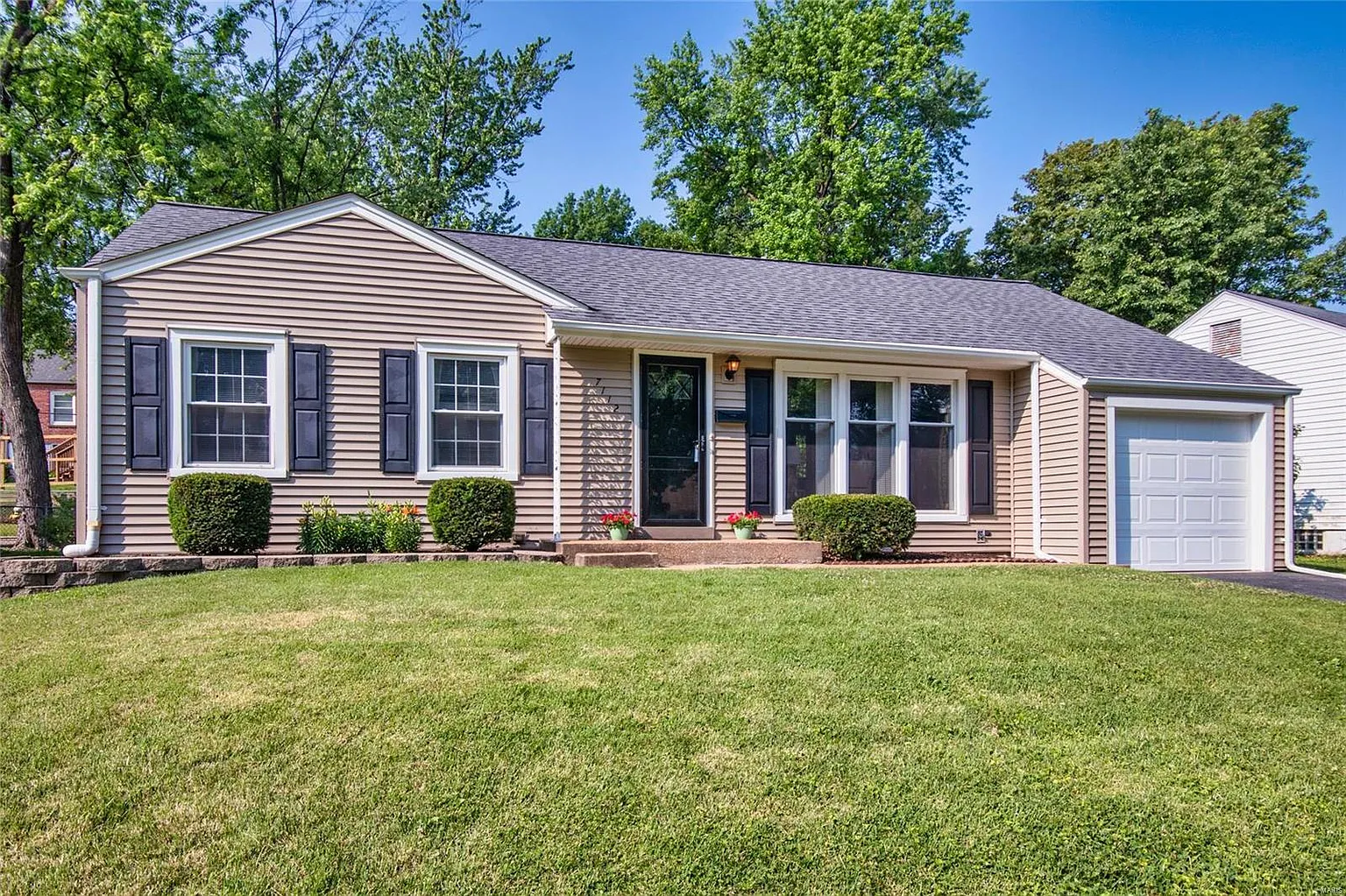 7112 Circleview Dr photo 1