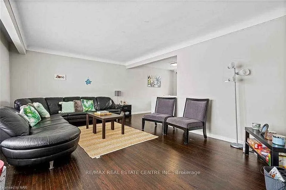 4 bed, $2,300 — Photo 2
