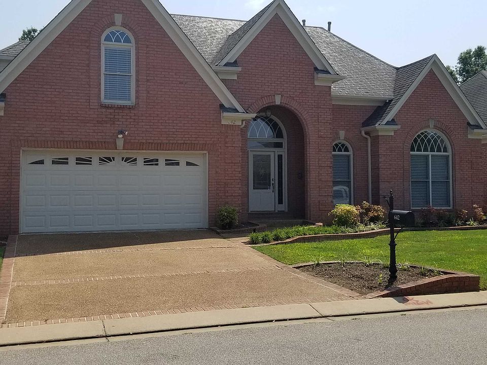 1st image of 642 Warwick Oaks Ln W