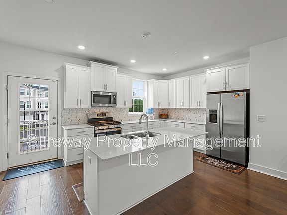 3rd image of 1806 Swales Ct