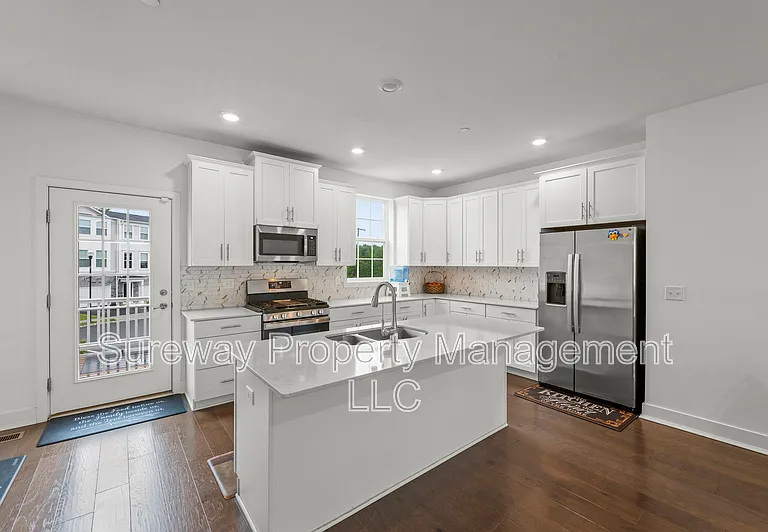 1806 Swales Ct — Photo 3